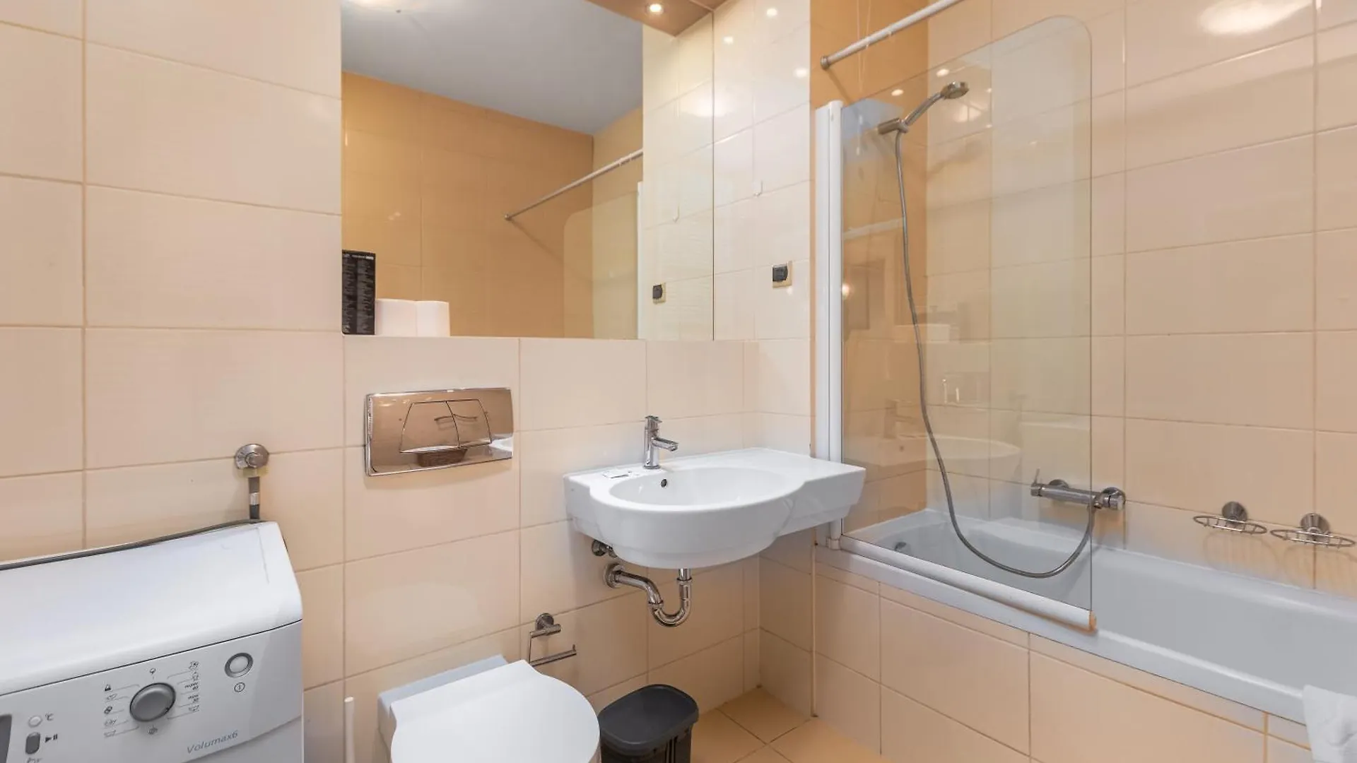 Obrzezna 1 By Homeprime Warsaw Apartment